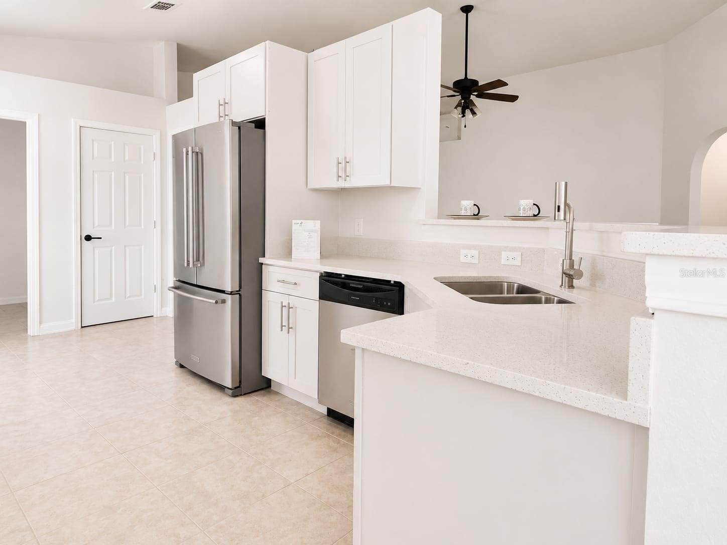 210 FAIRFIELD DR — photo 5