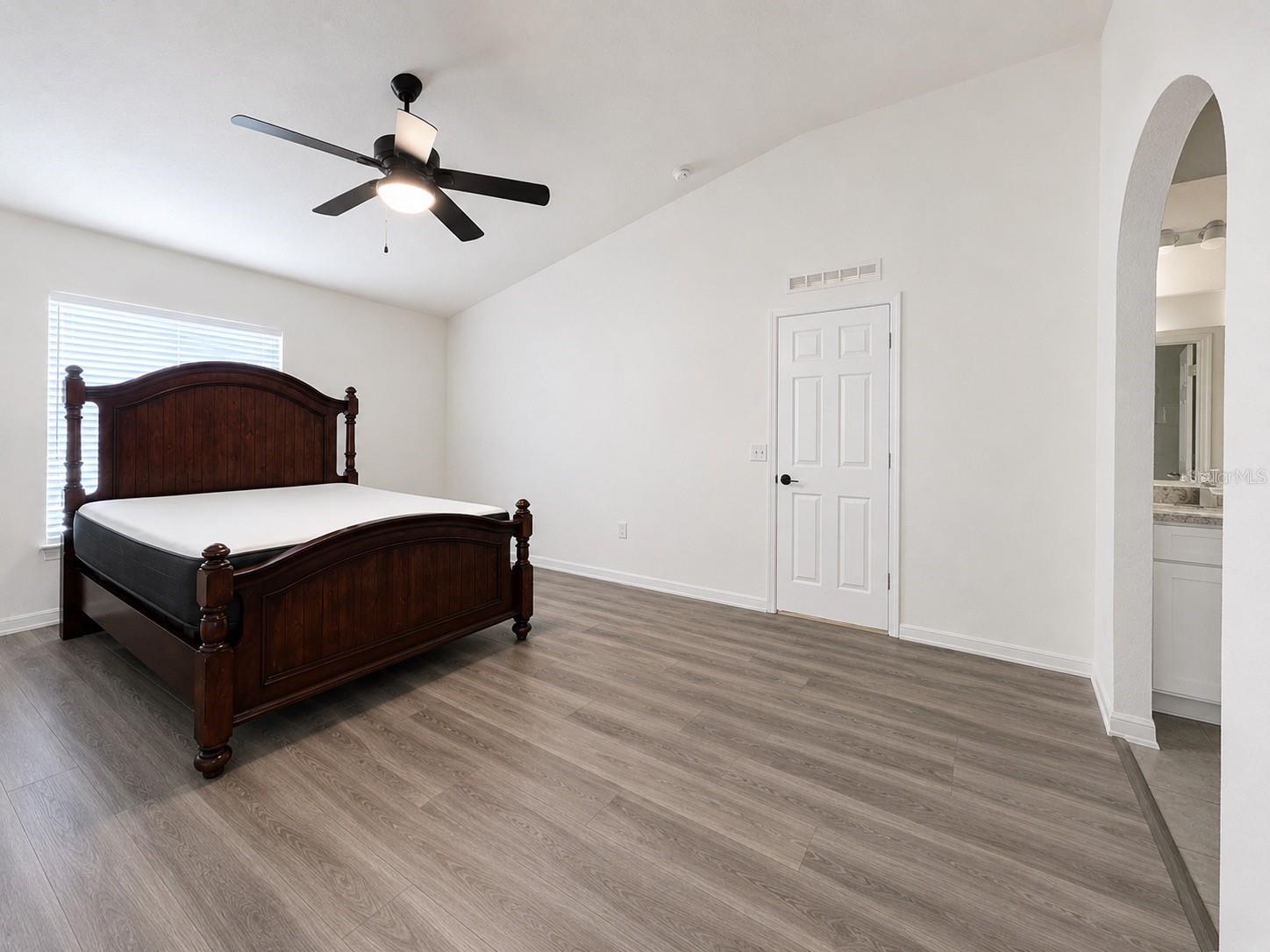 210 FAIRFIELD DR — photo 6