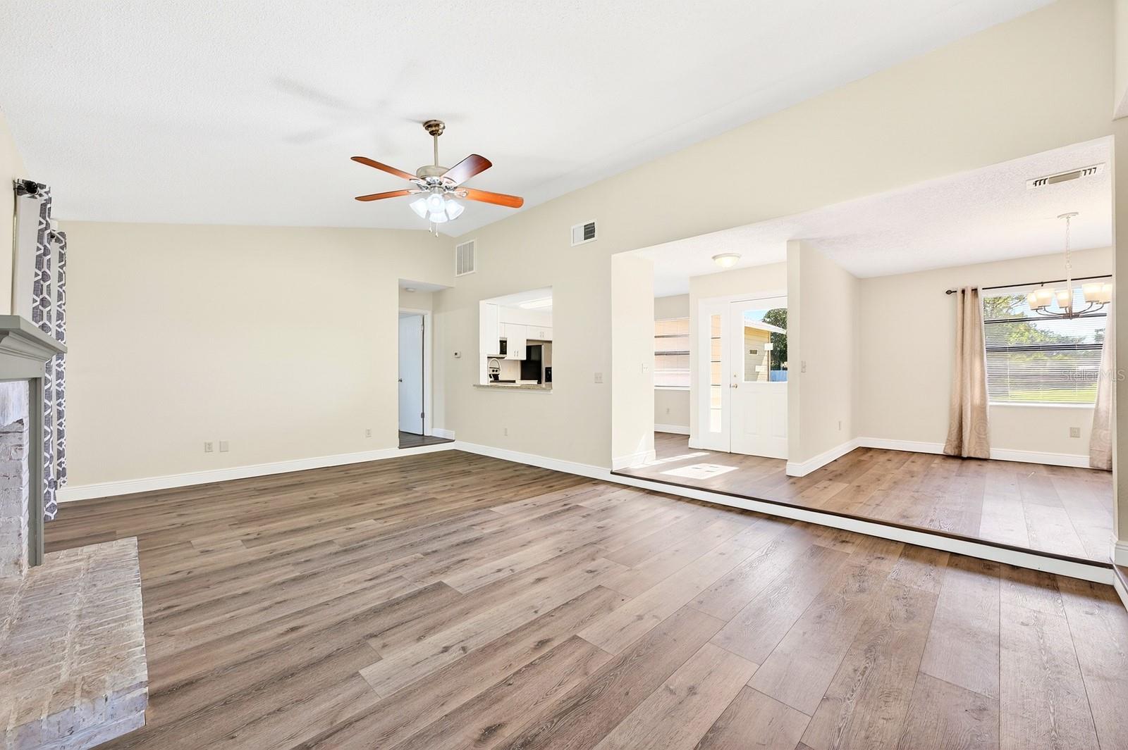 745 MENTMORE CIR — photo 5