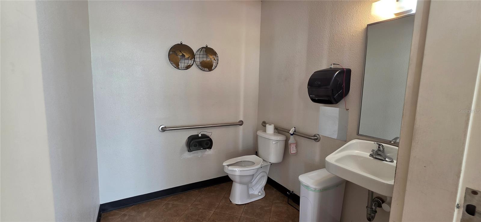 402 CHAIRMAN CT — photo 11