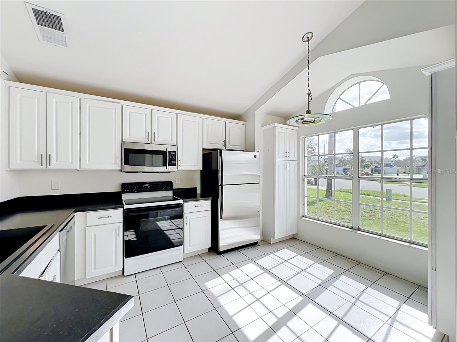 554 WHITTINGHAM PL — photo 8