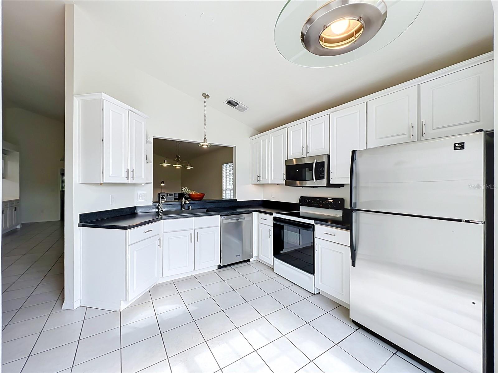 554 WHITTINGHAM PL — photo 9