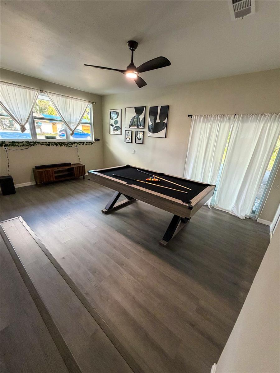 370 HAND AVE — photo 8