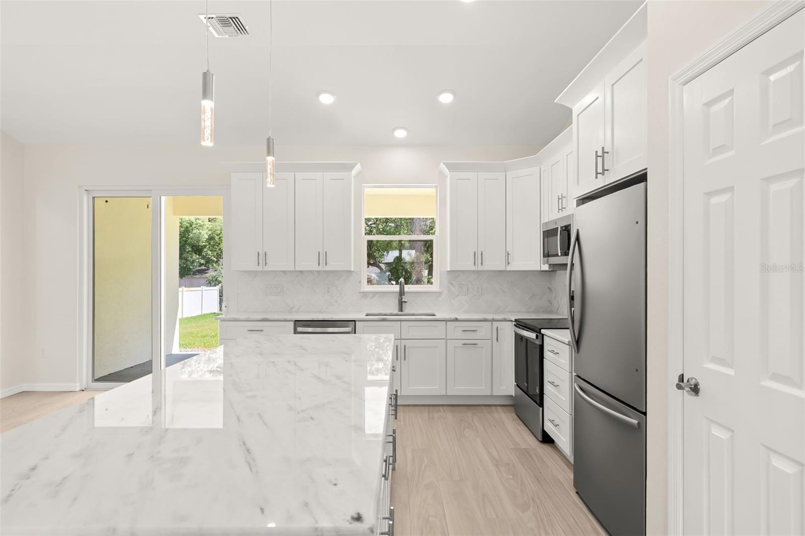 247 DEBARY DR — photo 2