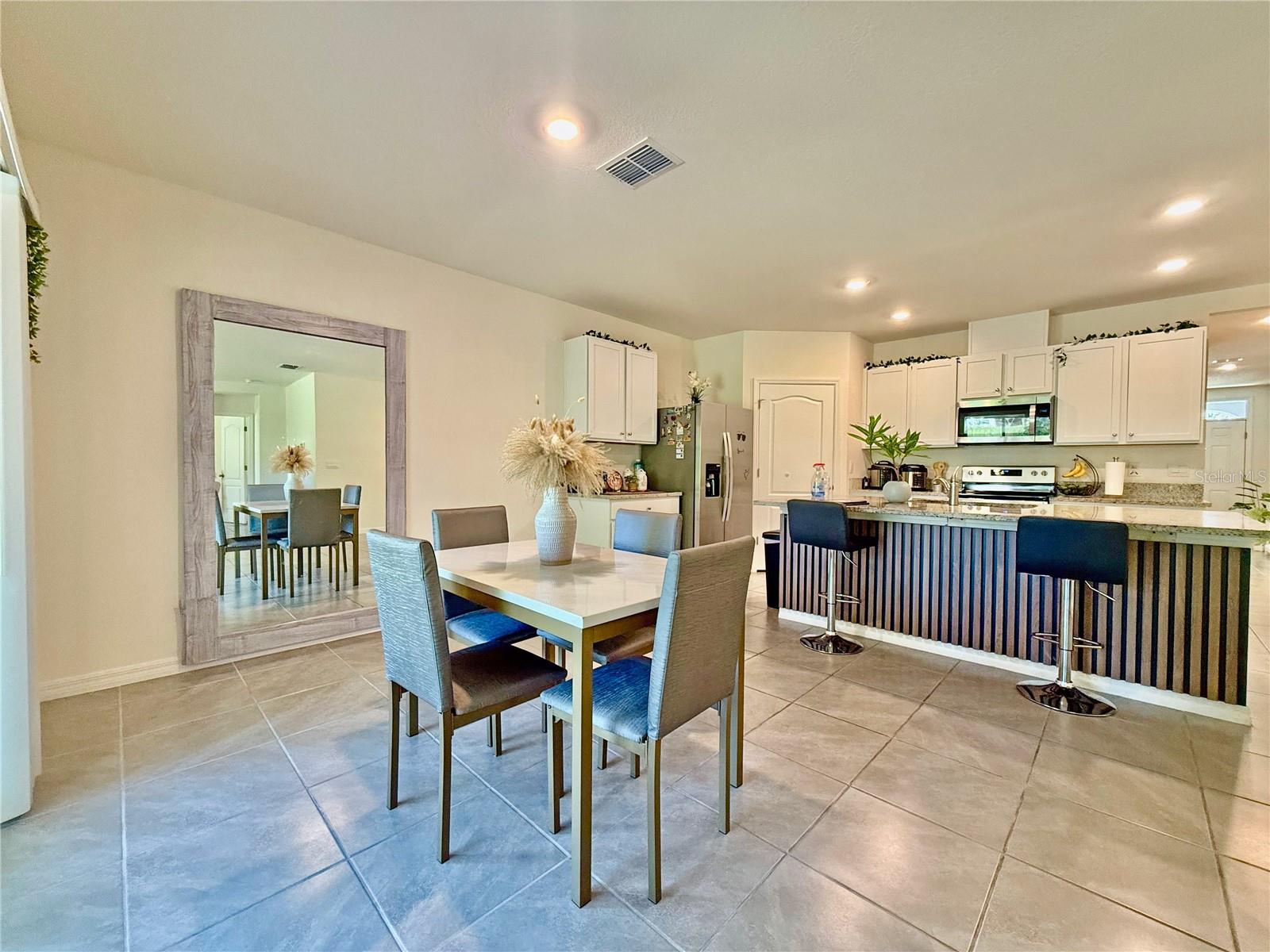 2033 E GLORIA DR — photo 7