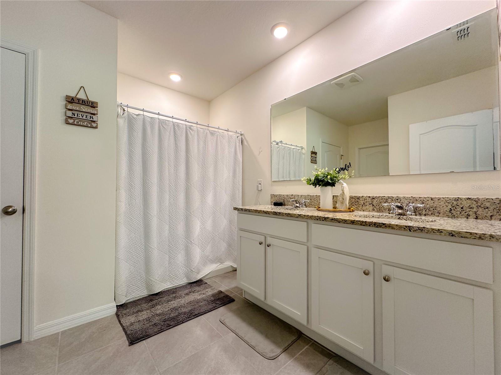 2033 E GLORIA DR — photo 10