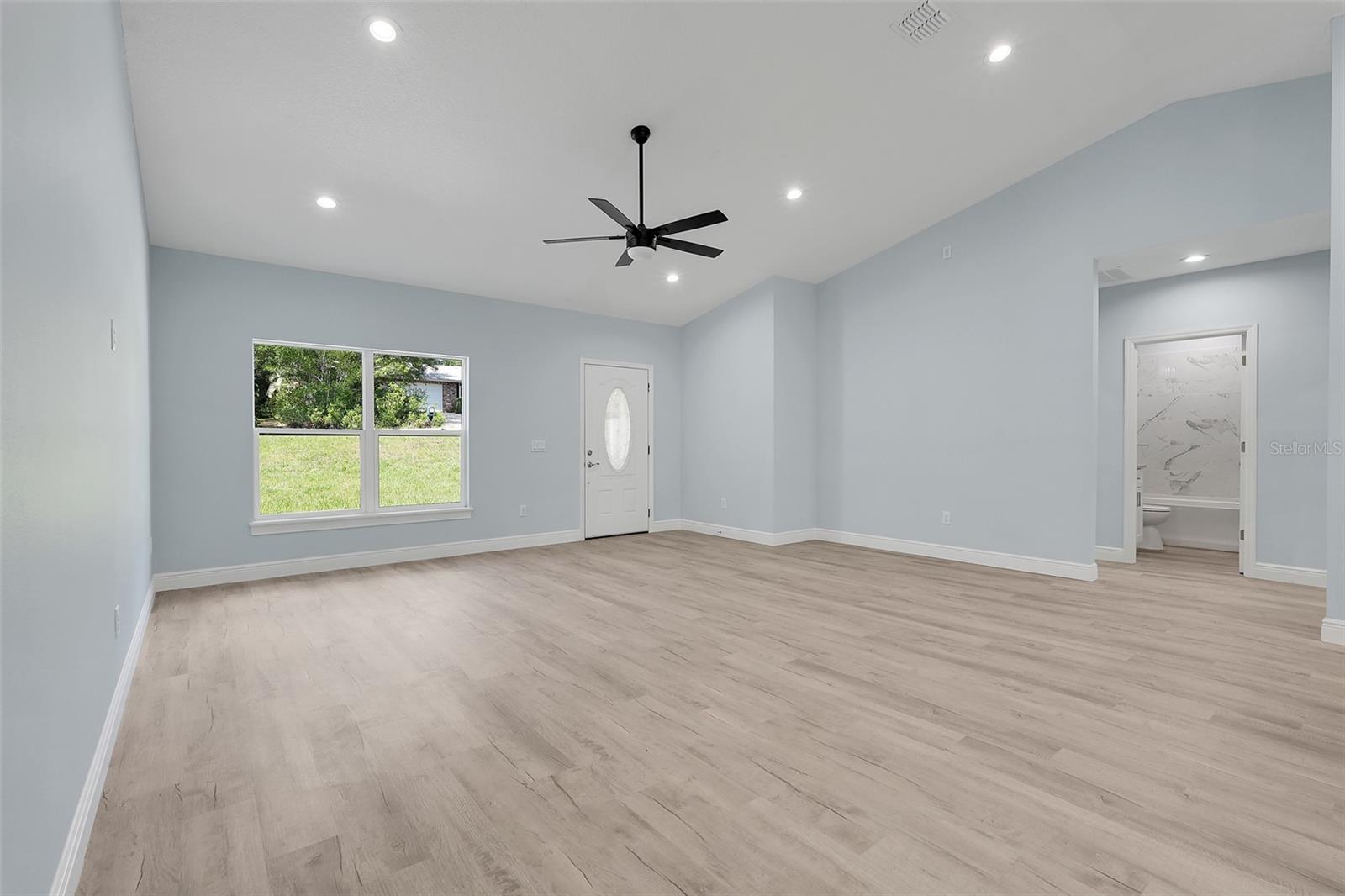 1622 N MERRICK DR — photo 11