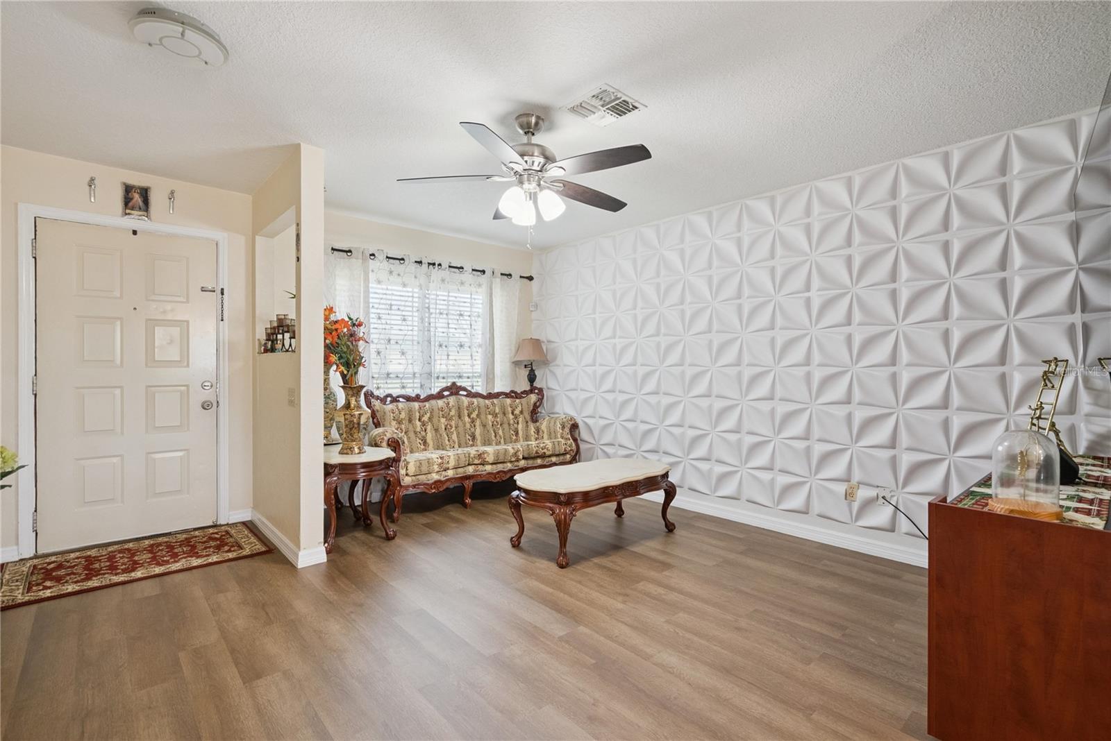 1405 CORONET DR — photo 2
