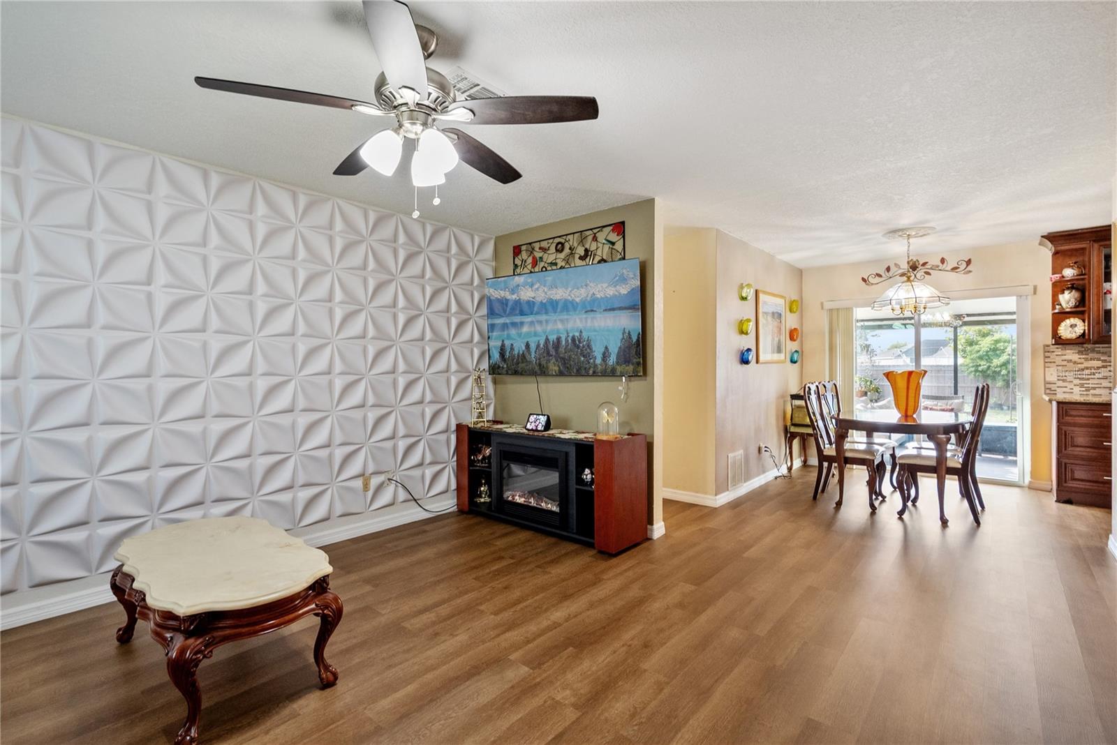 1405 CORONET DR — photo 7