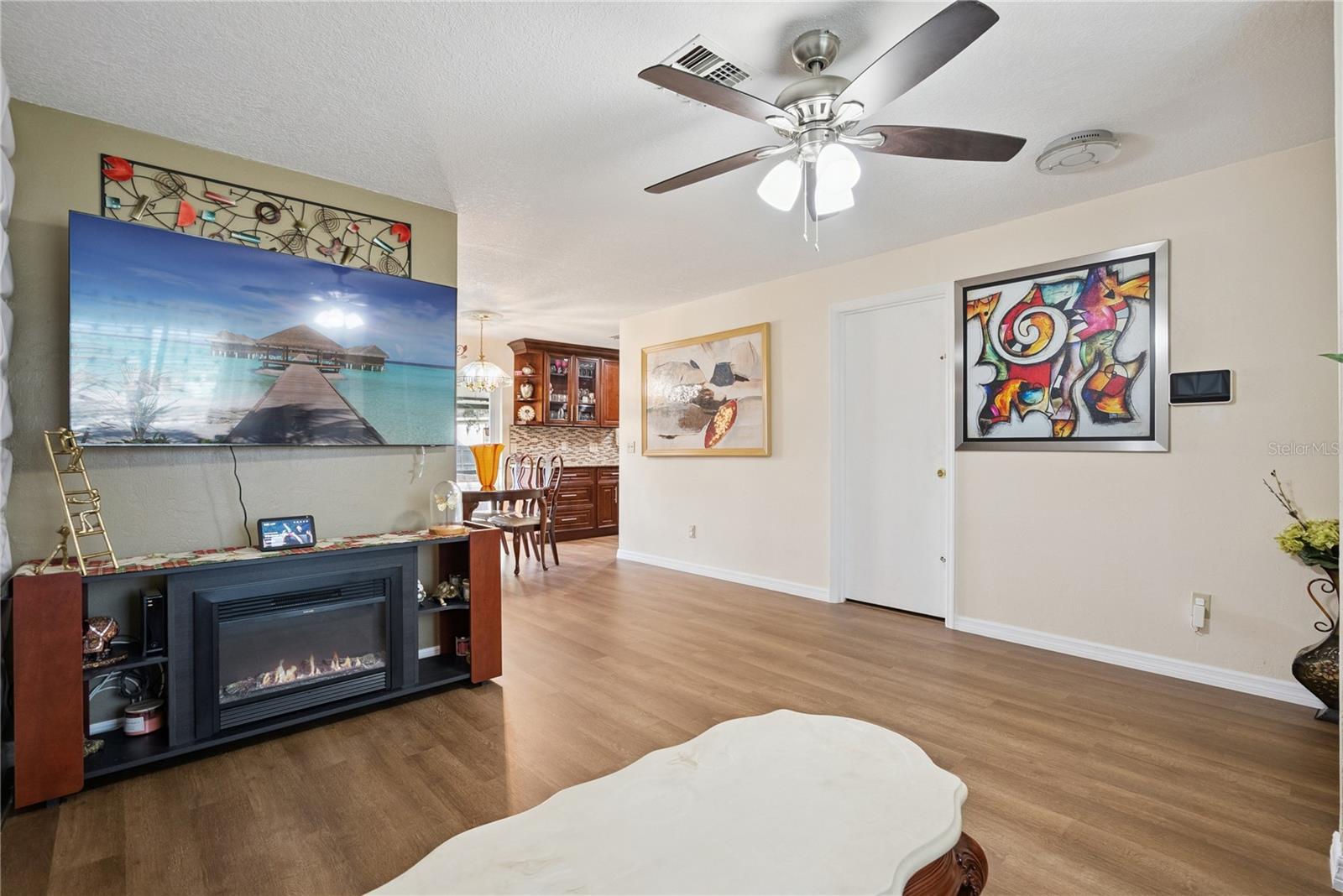 1405 CORONET DR — photo 8