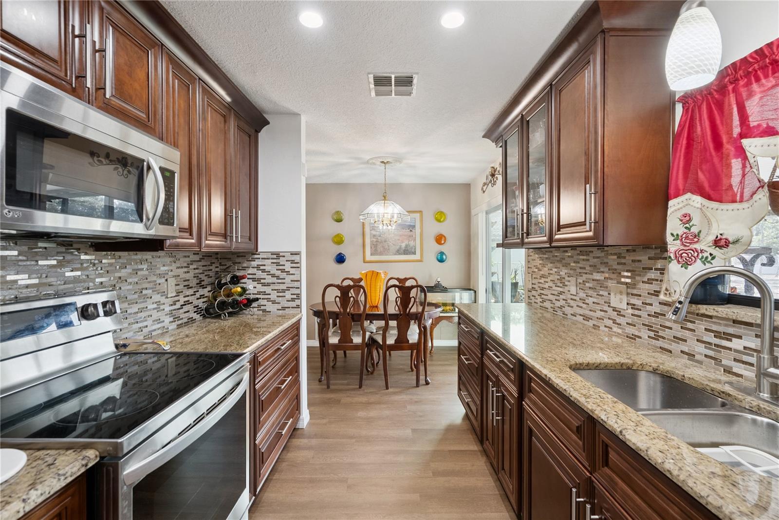 1405 CORONET DR — photo 9