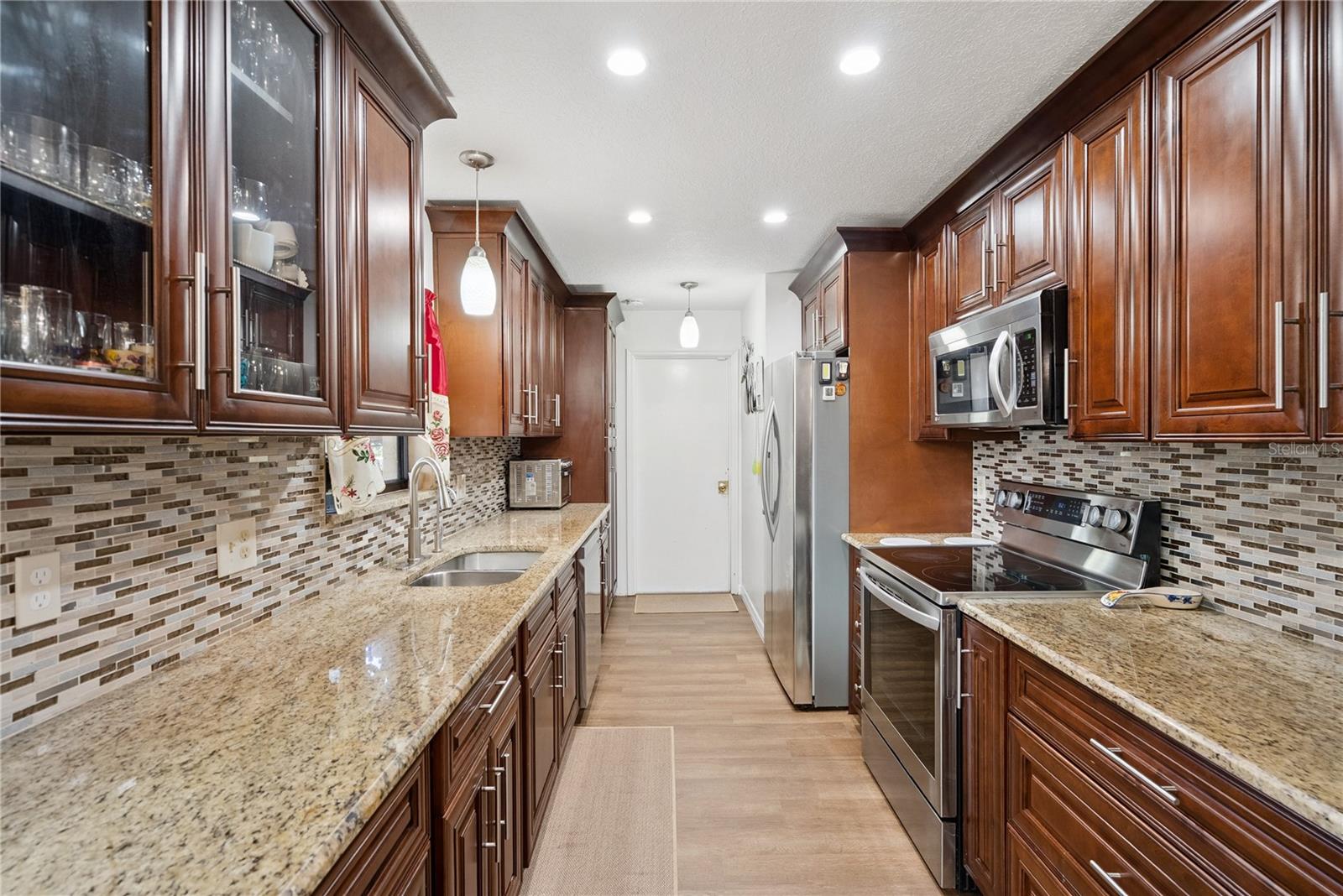 1405 CORONET DR — photo 10