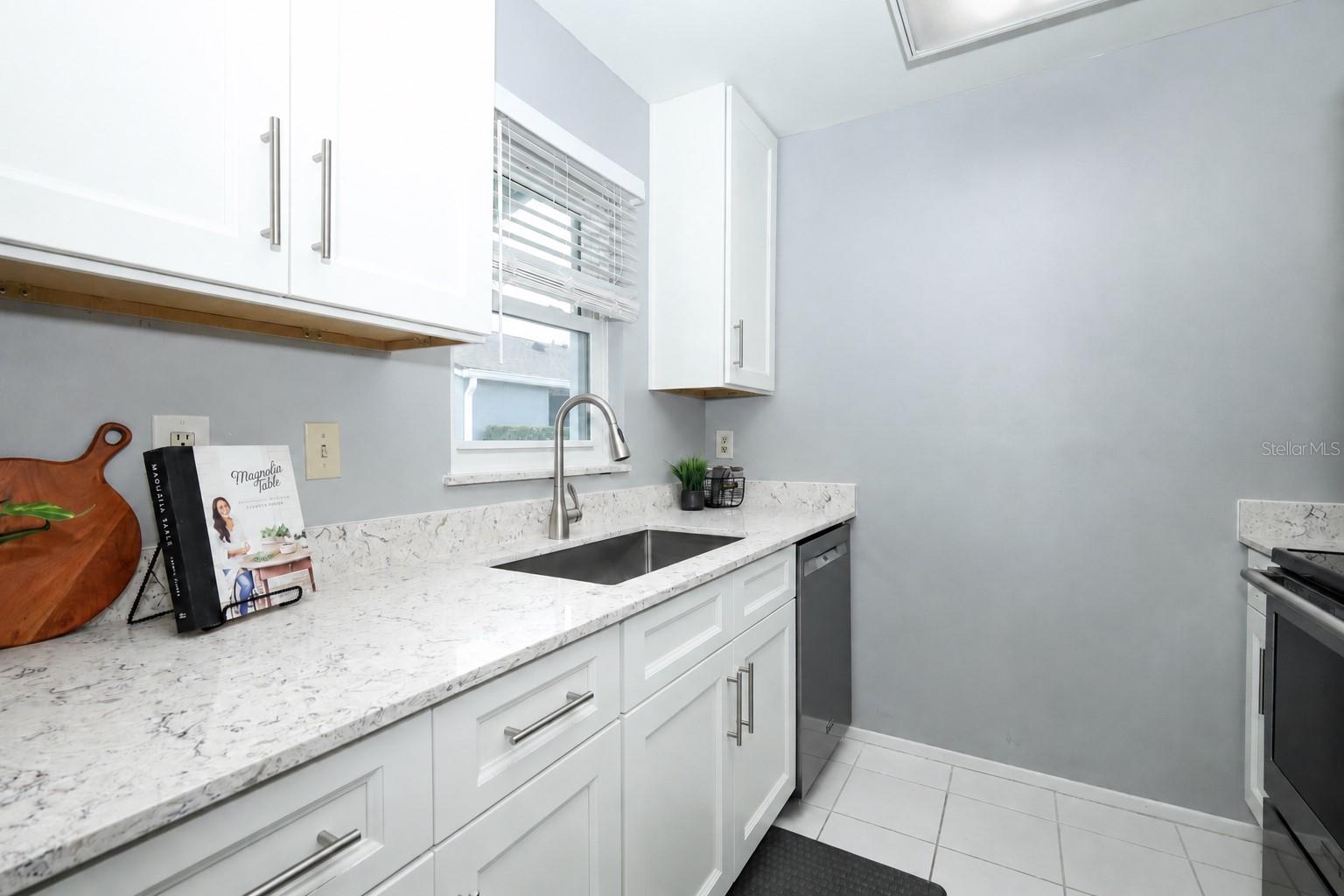115 DORCHESTER SQ — photo 4
