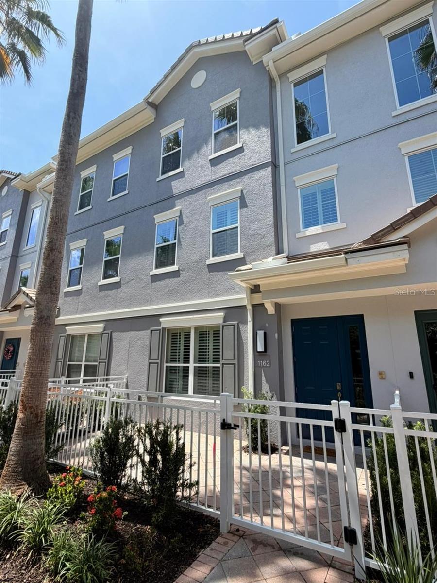 1162 BOLTON PL