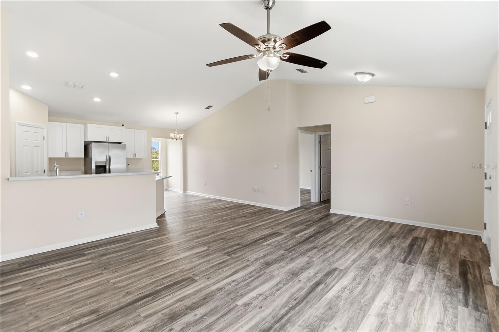 2242 N NORMANDY BLVD — photo 6
