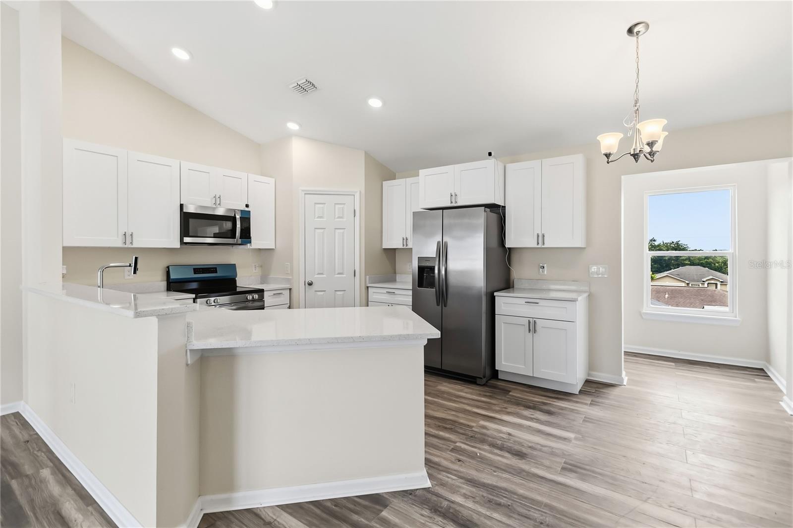 2242 N NORMANDY BLVD — photo 7