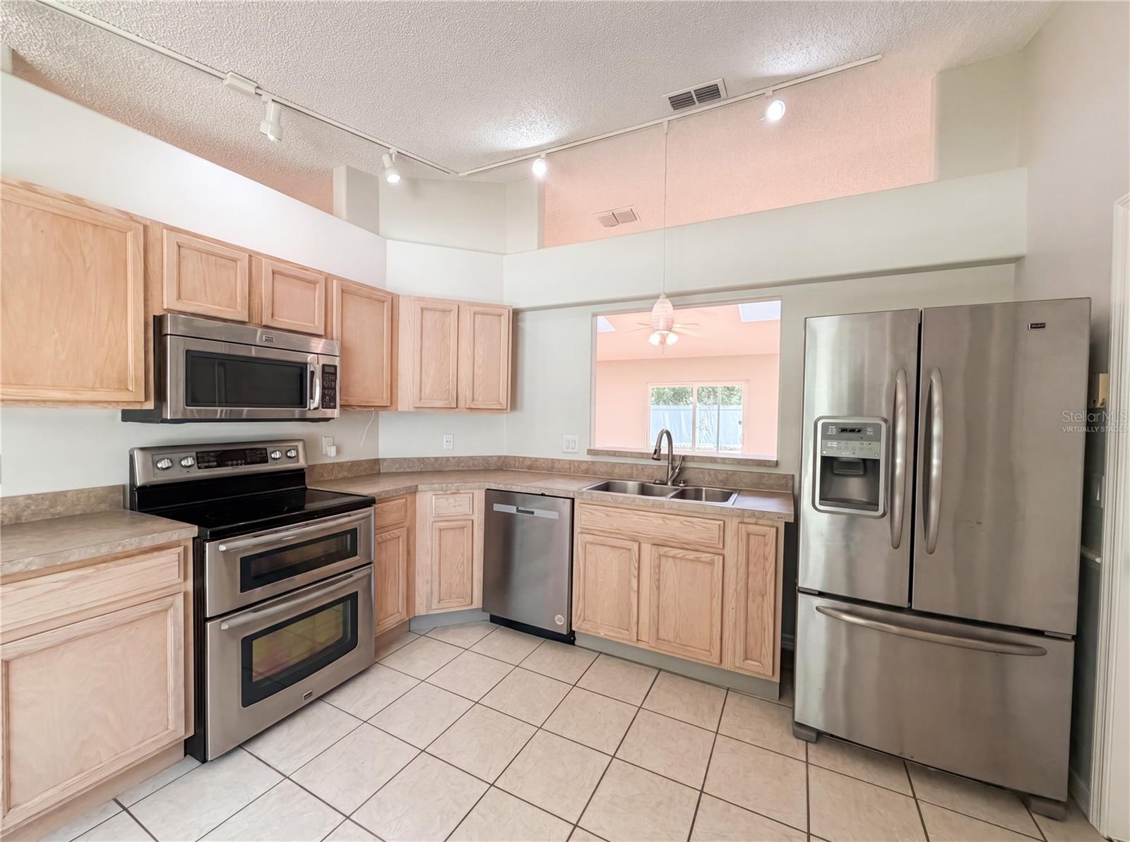 1360 WILDBERRY LN — photo 2