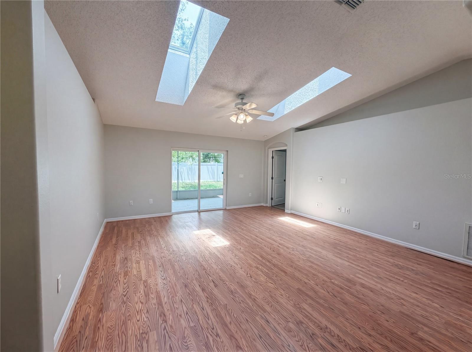 1360 WILDBERRY LN — photo 3