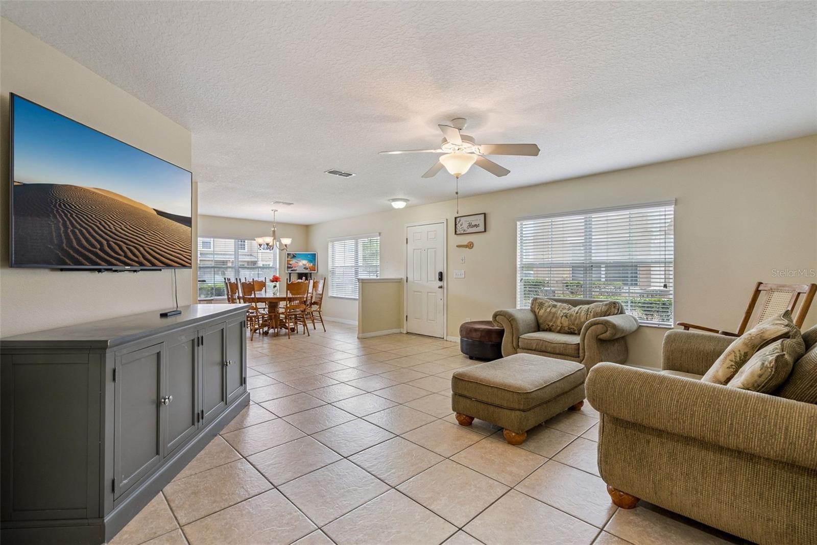 450 CARINA CIR — photo 2