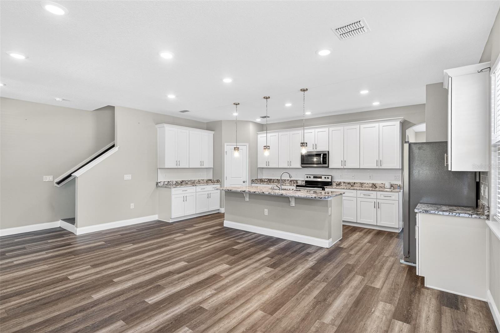 801 PECAN AVE — photo 2