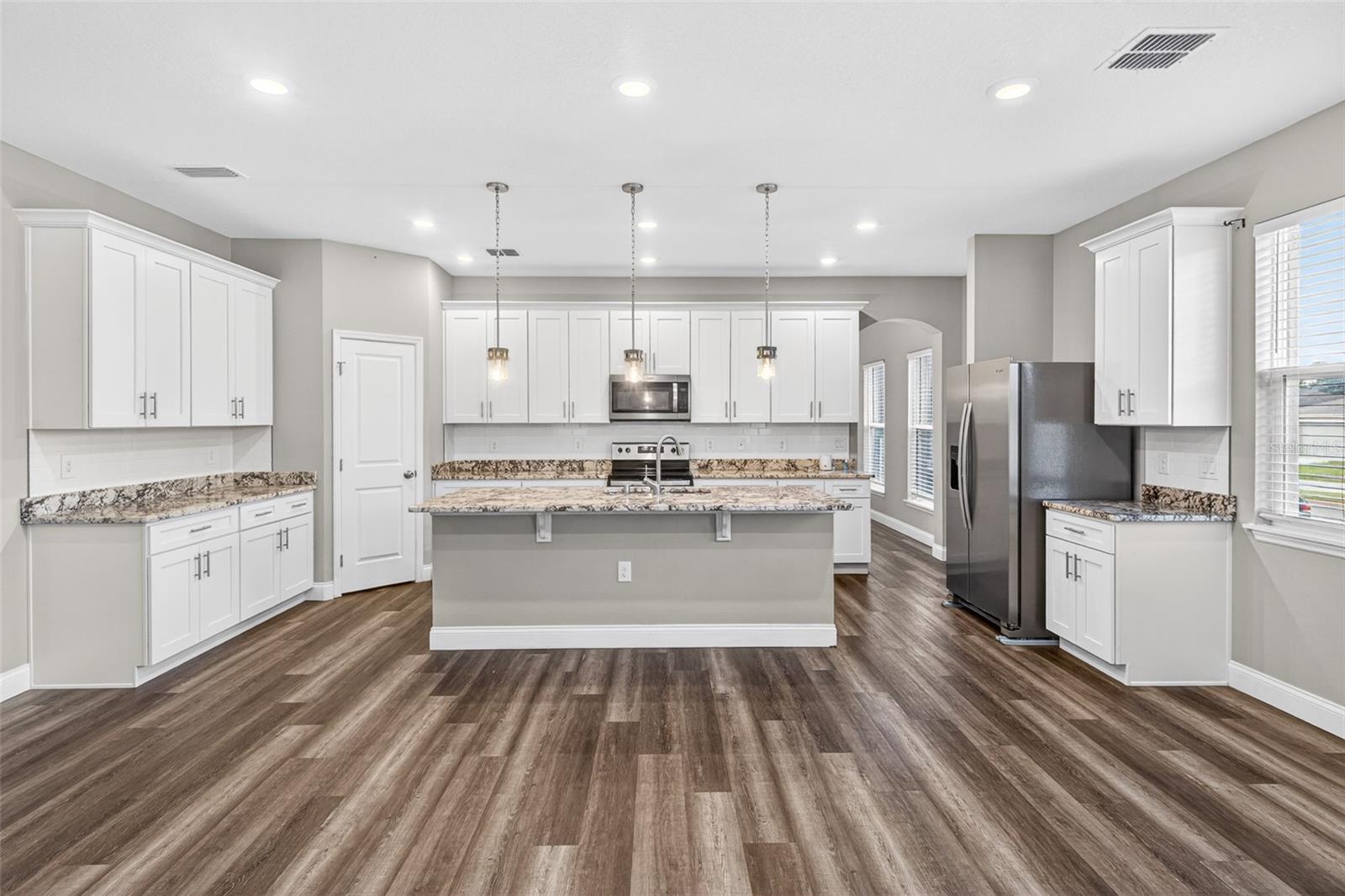 801 PECAN AVE — photo 3