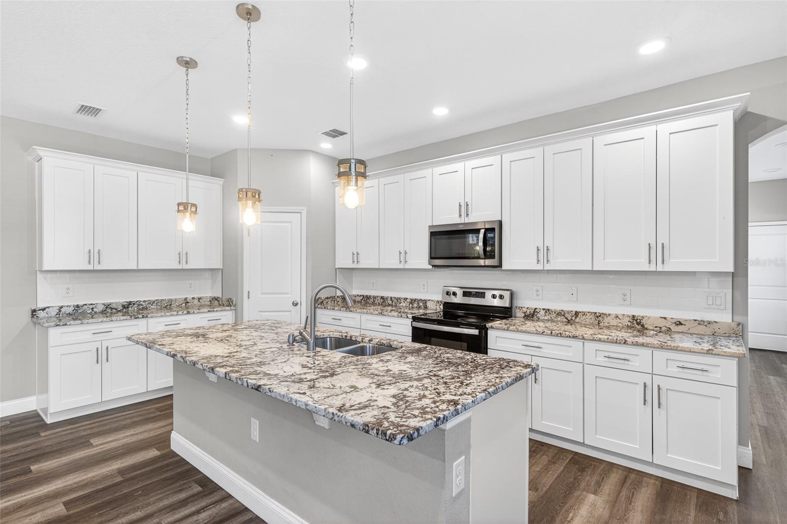 801 PECAN AVE — photo 4