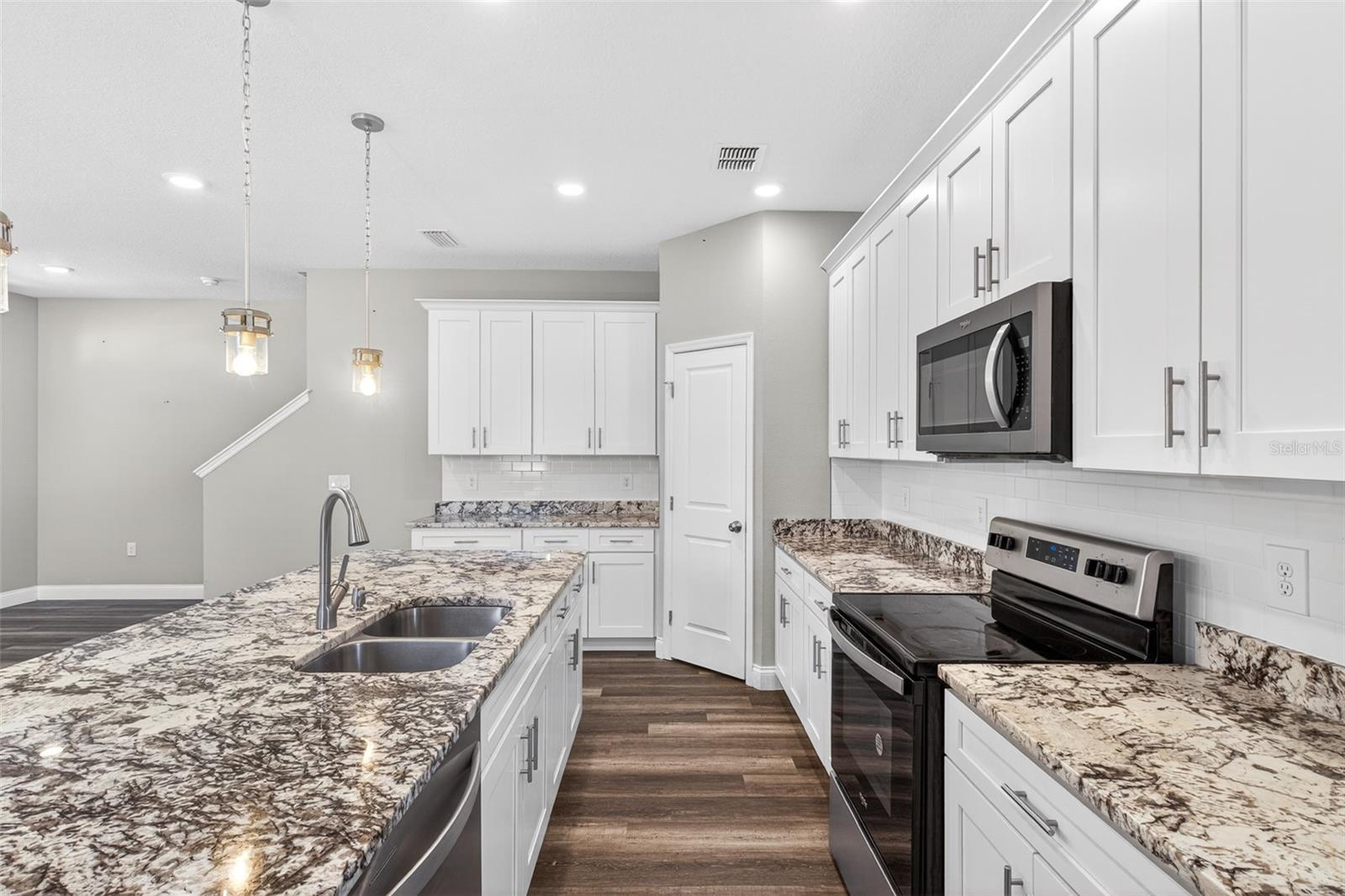 801 PECAN AVE — photo 5