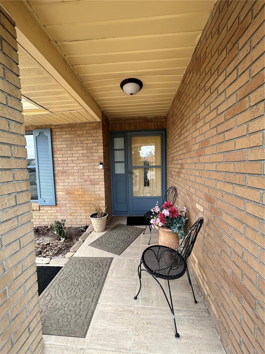 1448 E NORMANDY — photo 2