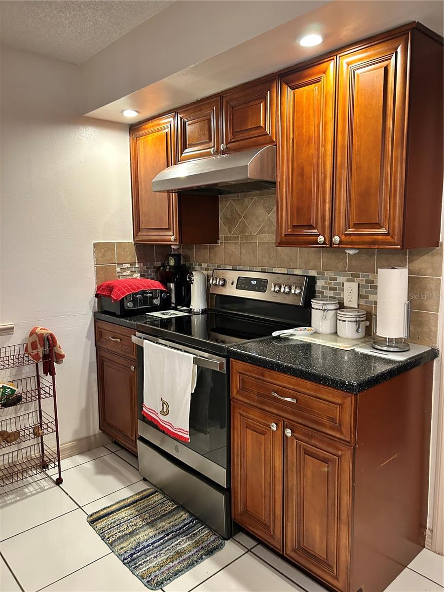 1448 E NORMANDY — photo 10