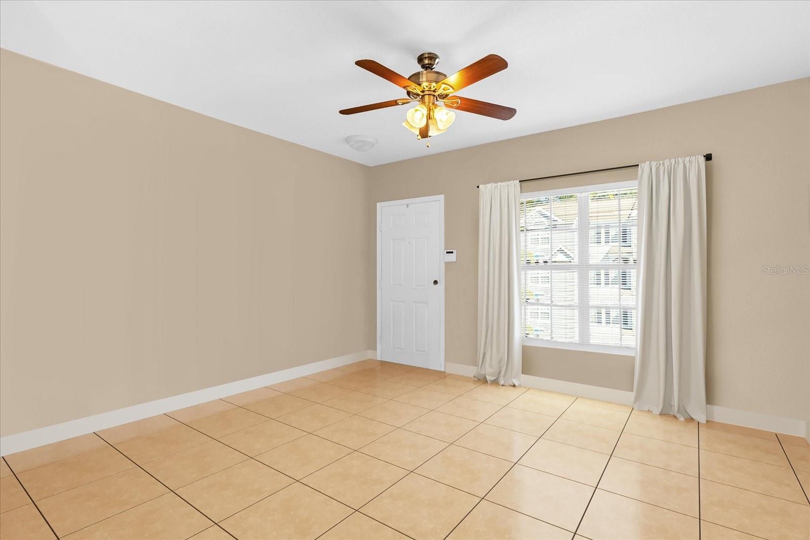 727 SHROPSHIRE LOOP — photo 3