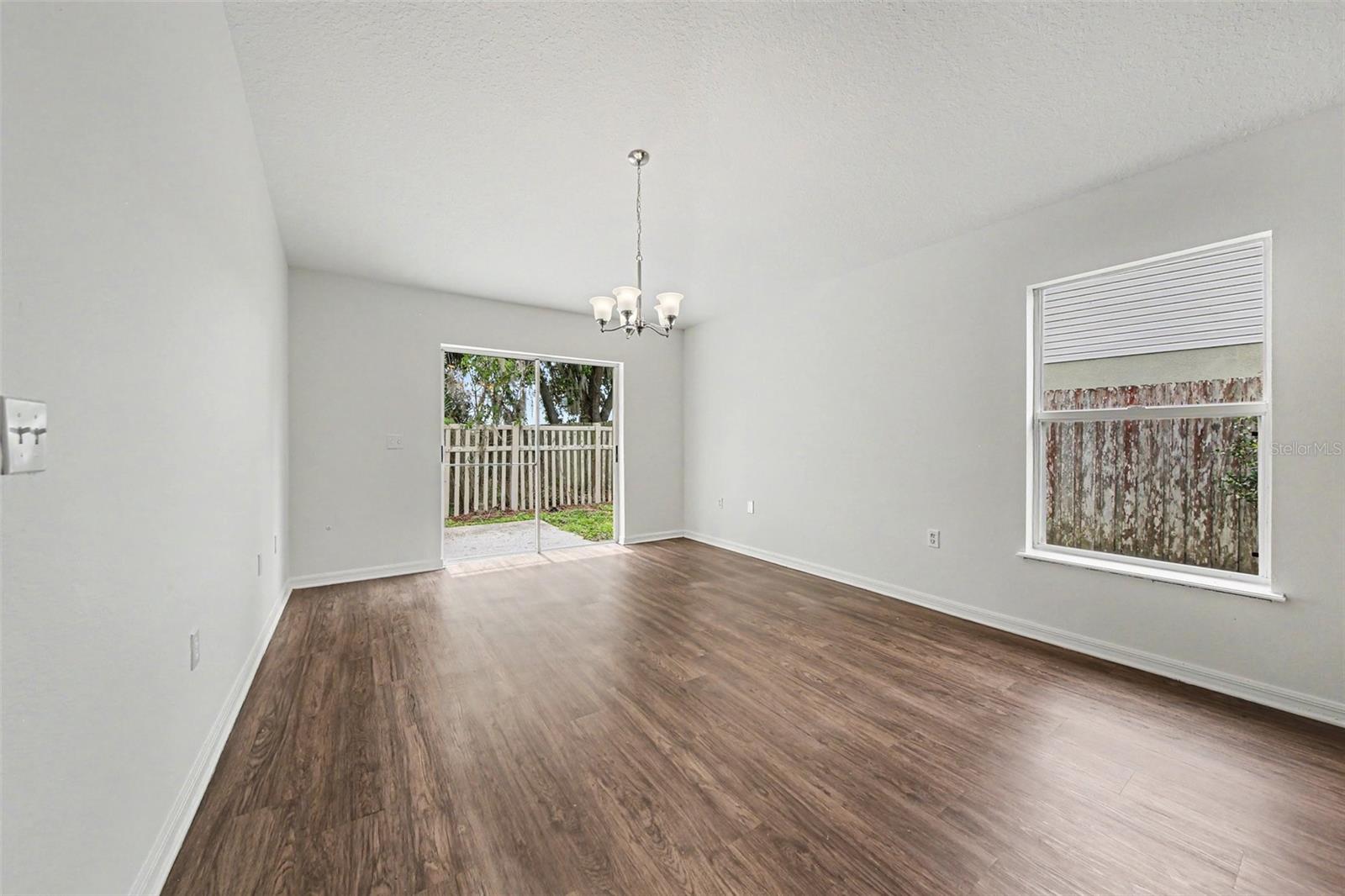 332 MCKAY BLVD — photo 3