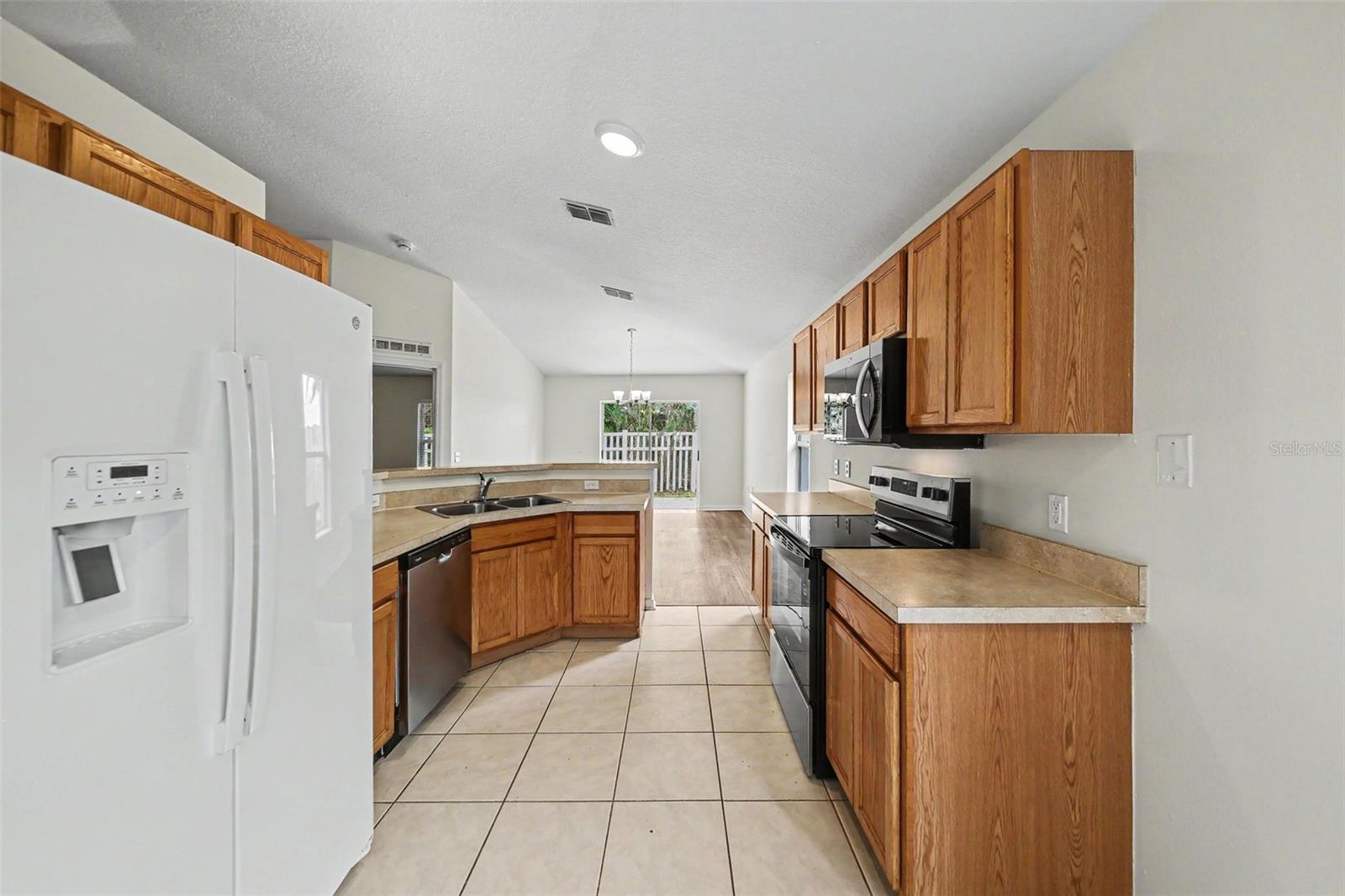 332 MCKAY BLVD — photo 5