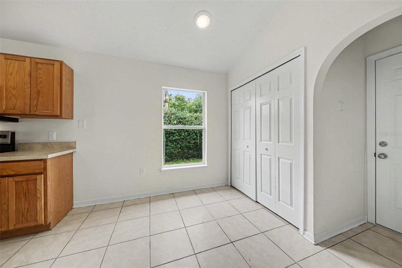 332 MCKAY BLVD — photo 6