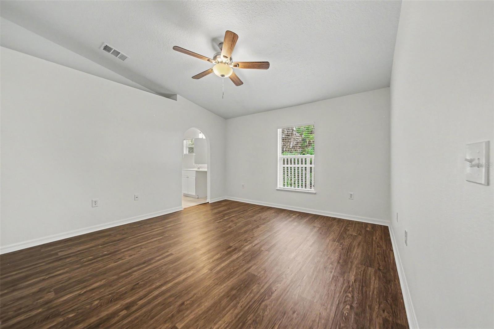 332 MCKAY BLVD — photo 9