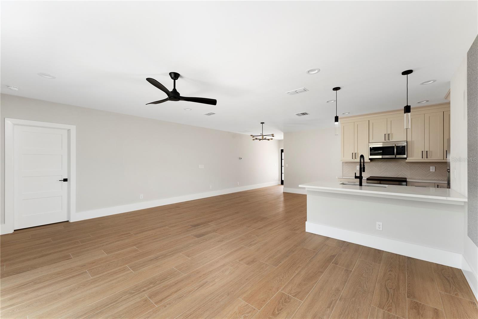 457 RIVERVIEW AVE — photo 11