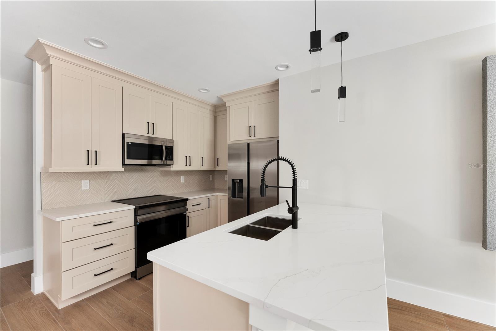 457 RIVERVIEW AVE — photo 7