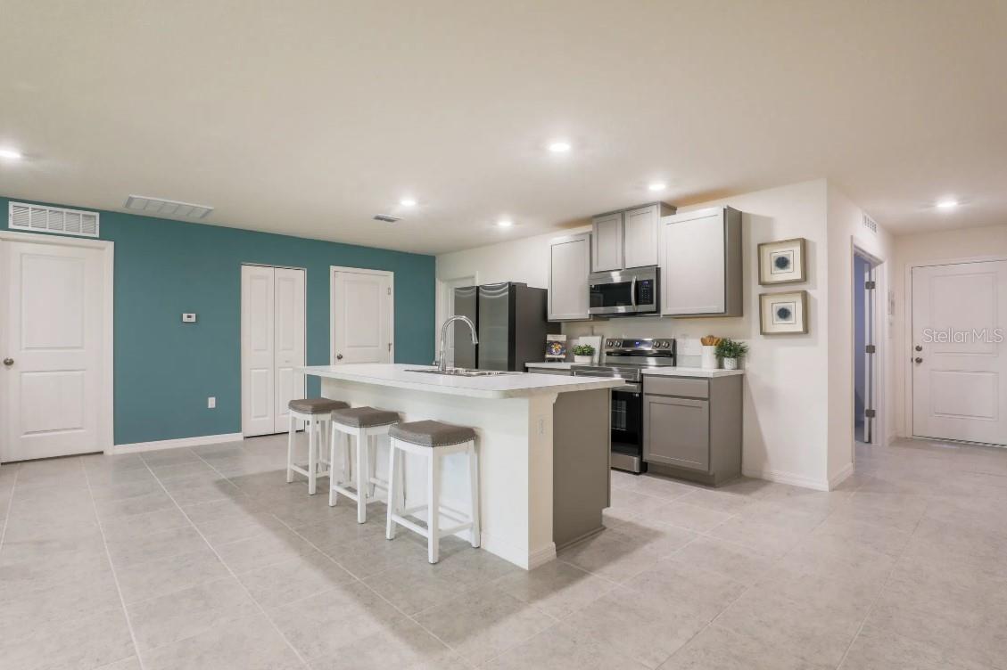 276 LUIS LN — photo 4