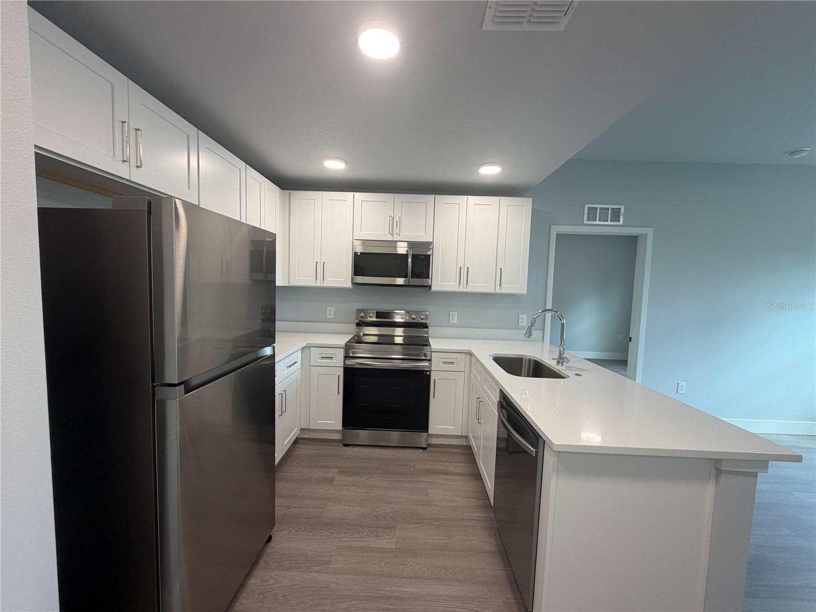 2240 FLORIDA DR #203 — photo 3