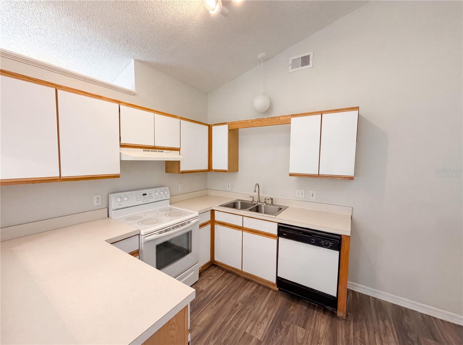 114 PAMALA CT — photo 2