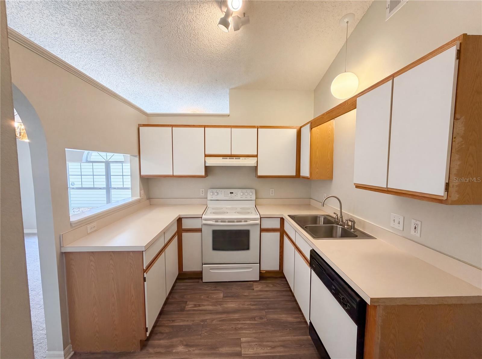 114 PAMALA CT — photo 9