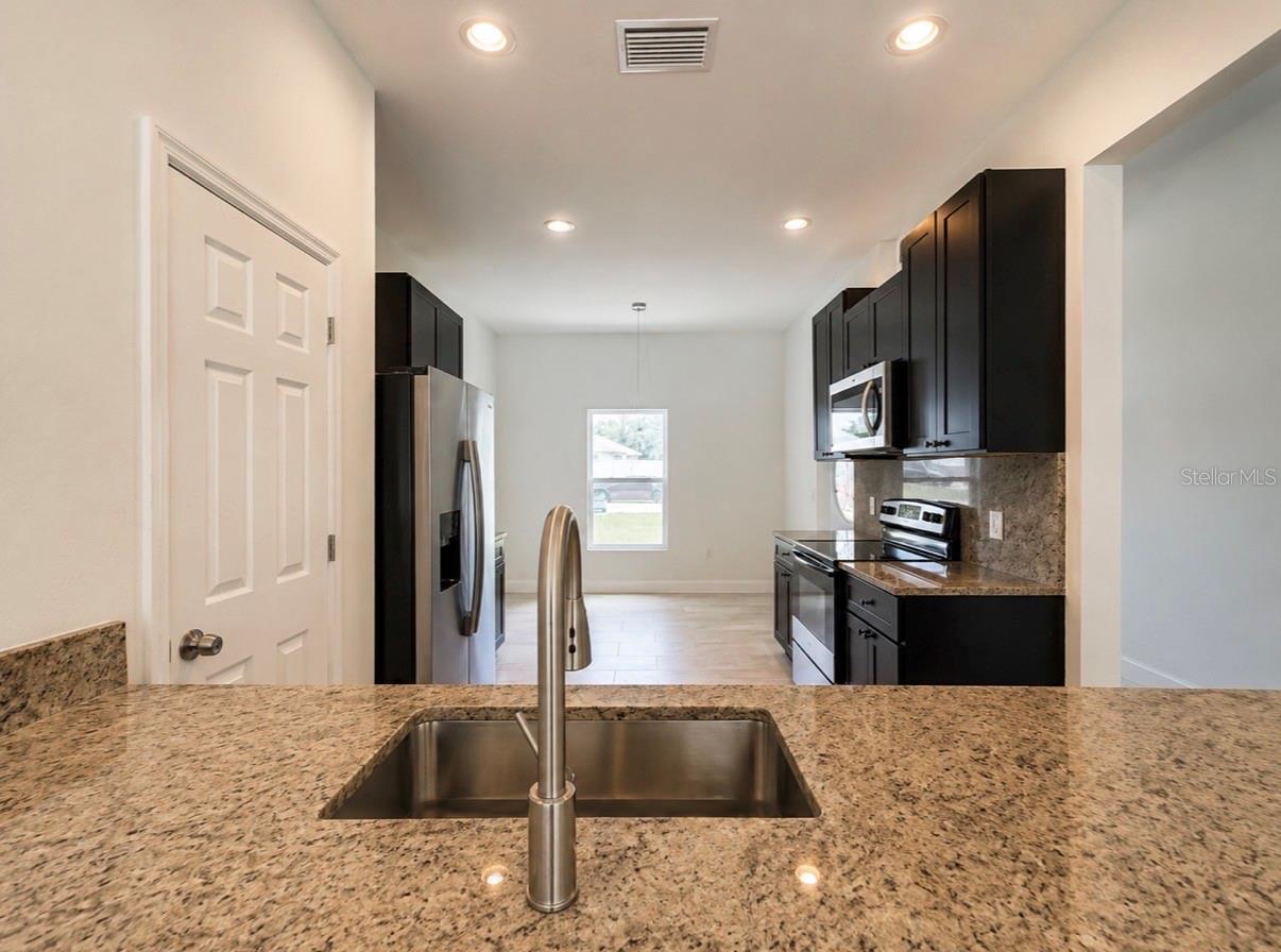 2452 AINSWORTH AVE — photo 7