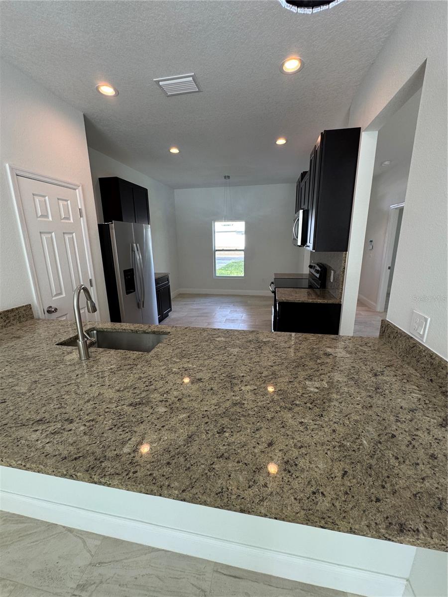 2452 AINSWORTH AVE — photo 8