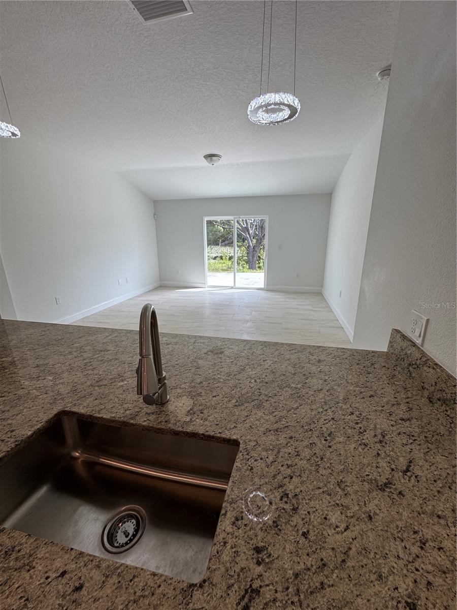 2452 AINSWORTH AVE — photo 10