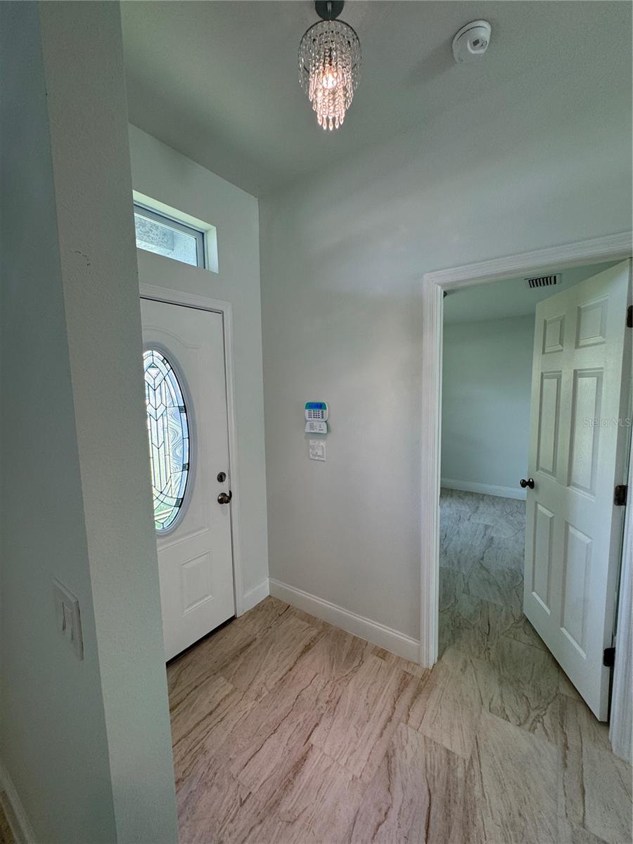 2888 FOXDALE DR — photo 2