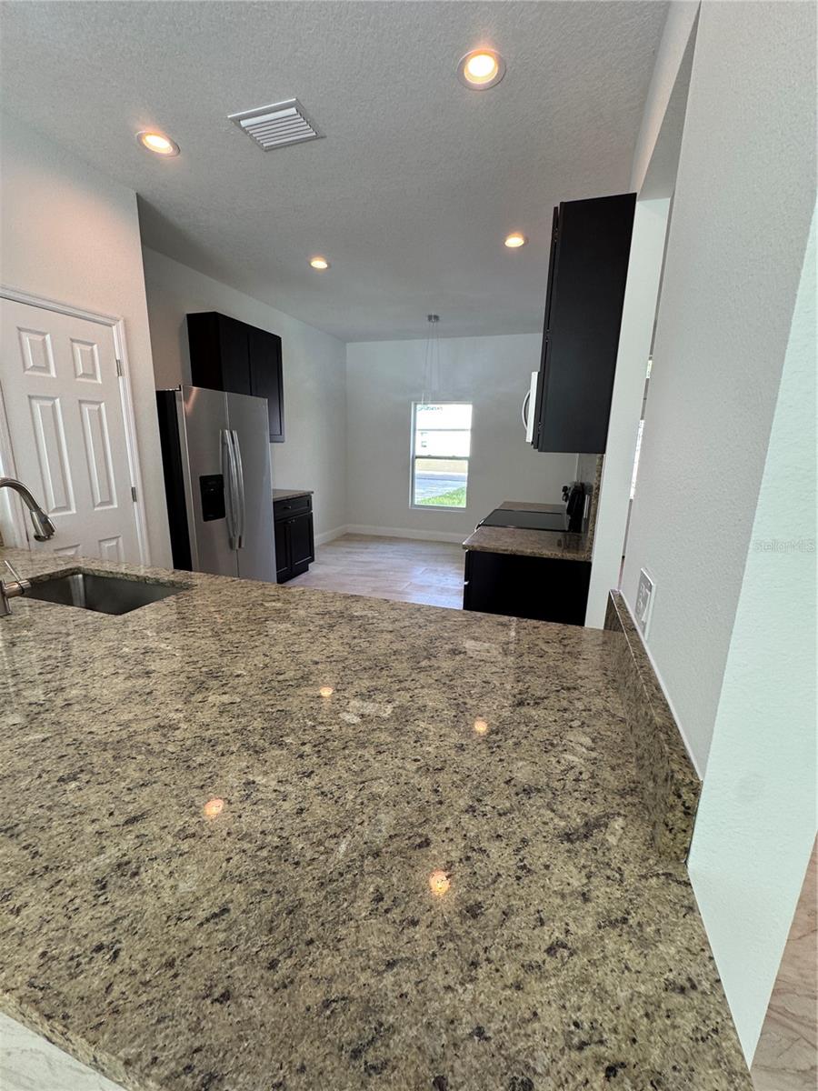2888 FOXDALE DR — photo 12