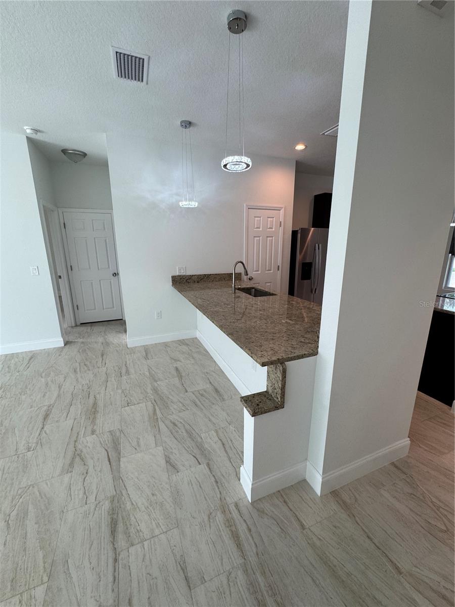 2888 FOXDALE DR — photo 4