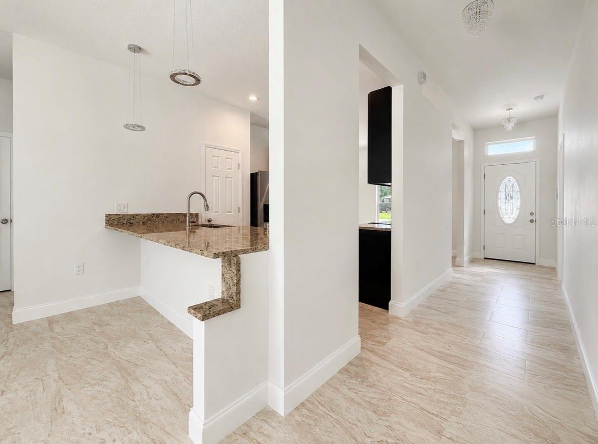 2888 FOXDALE DR — photo 8