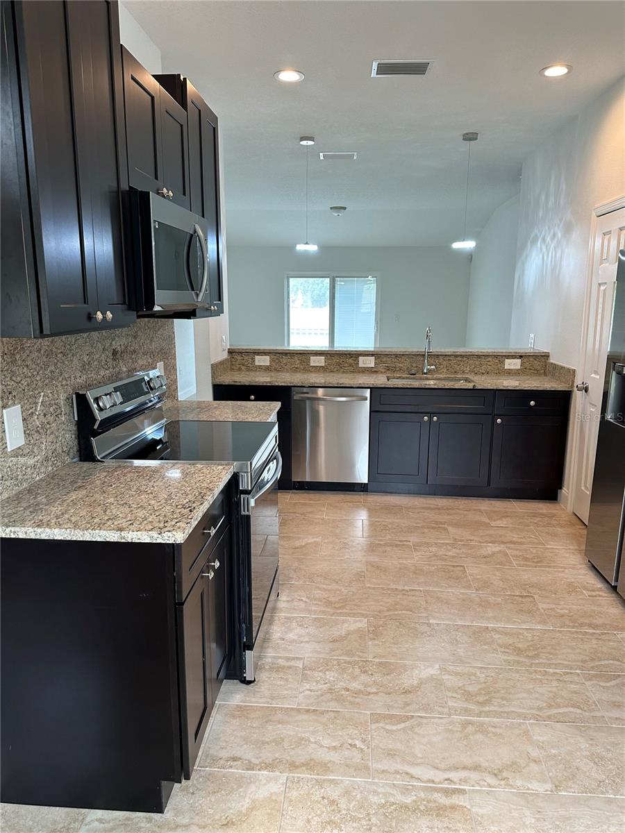 2888 FOXDALE DR — photo 10