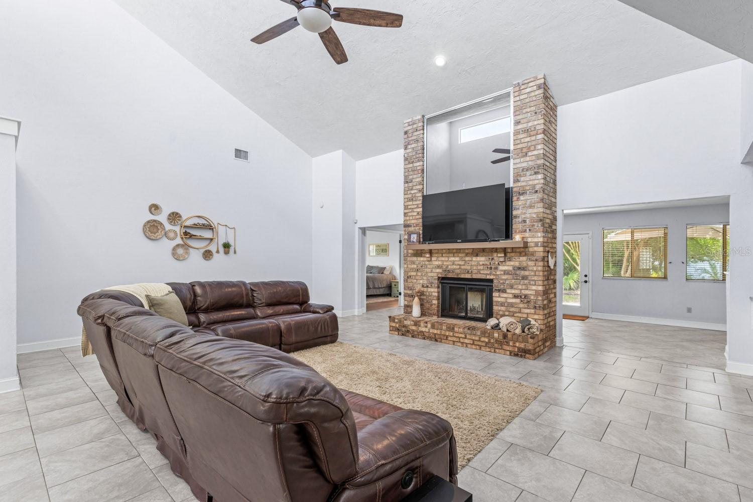 82 KINGSLEY PL — photo 10