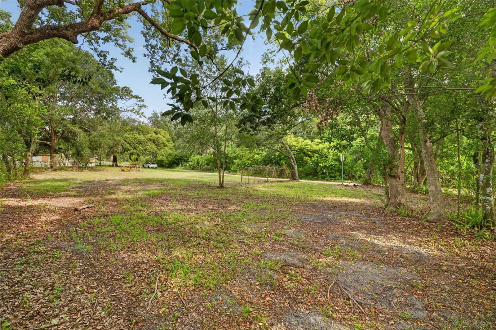 283 GREENLEAF LN